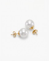Delani Jewelry's Satya Pearl Stud Earring product photo. Earrings are waterproof, tarnish-proof and have a lifetime color guarantee.